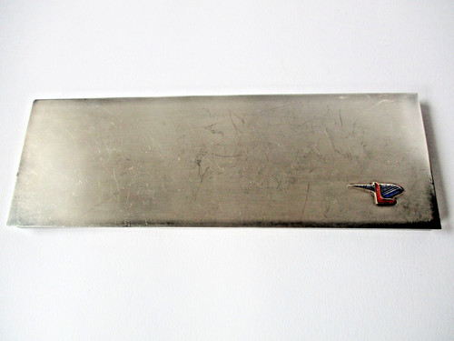 Scatola metallo argentato e - in,