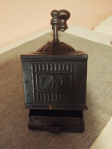 Antico macinino caffè in - macinino,