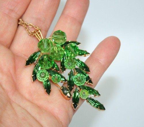 Collana con ciondolo verde - con,