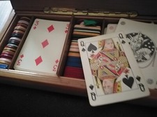 Set carte da gioco con fiches intercontinentale assicurazioni
