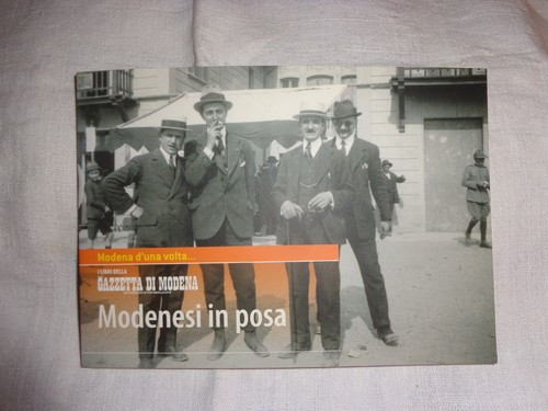 Modenesi posa i libri - modenesi,