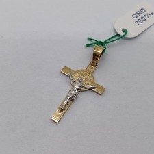 CIONDOLO CROCE DI SAN BENEDETTO IN ORO GIALLO E BIANCO 18KT  1,1 GRAMMI (8088)