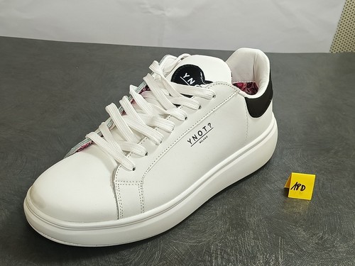 Sneakers not bianche - sneakers, not?"