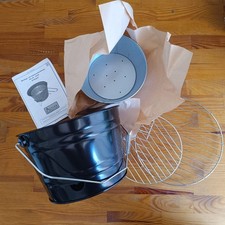 Barbecue portatile a forma di secchio