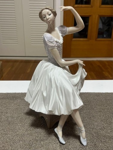 Lladro ballerina girl - girl, statuina