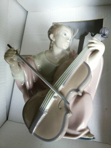 Angelo con violoncello