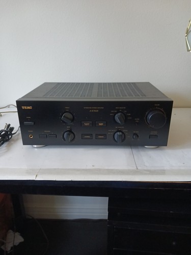Amplificatore stereo integrato
