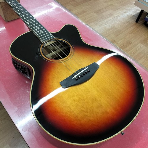 Chitarra acustica elettrica