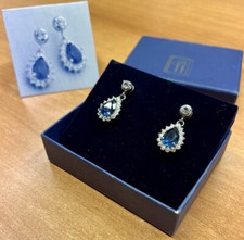 Orecchini 2 BRILLANTI con ZAFFIRI A GOCCIA PENDENTI CIRCONDATI da BRILLANTI.