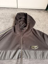 Giacca con cappuccio richiesta