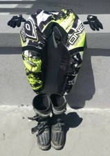 Abbigliamento minicross usato pantaloni, guanti, stivali 
