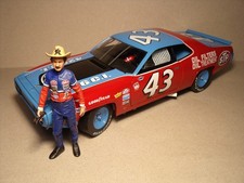 FIGURINE 1/18  RICHARD PETTY