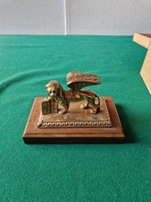 Scultura raffigurante il Leone