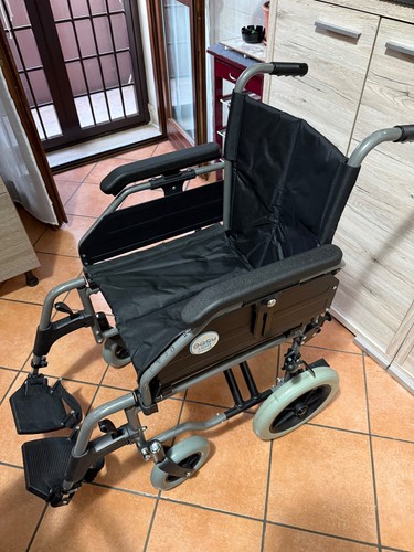 Carrozzina disabili pieghevole - carrozzina,