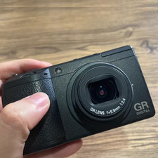 Fotocamera digitale compatta