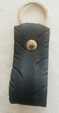 Porte clé noir en pneu