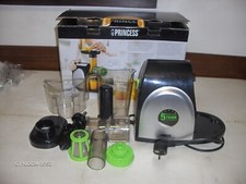 ESTRATTORE DI SUCCO A FREDDO di frutta e verdura.