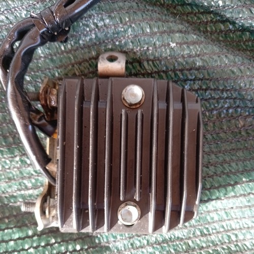 Regolatore tensione - regolatore, di