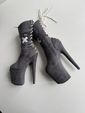 Creatura del XIX tacchi da