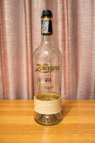 Bottiglia vuota rum zacapa - rum,