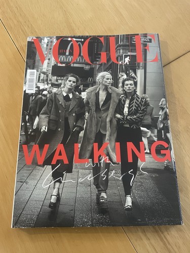 Vogue italia magazine - italia, october