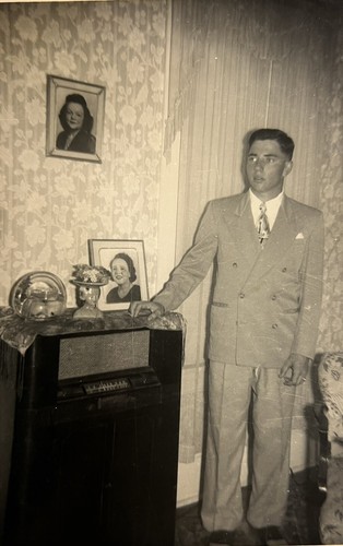 Ritratti radio epoca uomo - radio, su