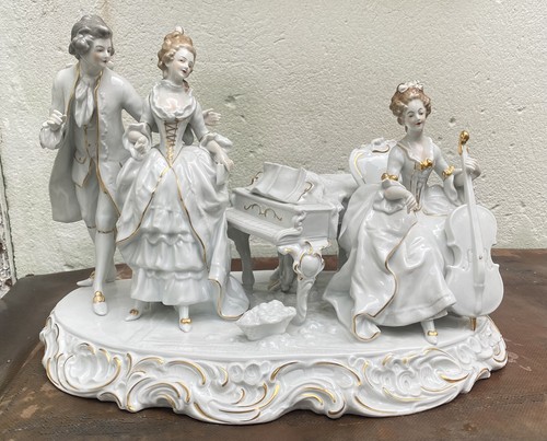 Antiche grandi statuine - , in