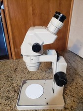 Microscopio Olympus SZ30 con 2