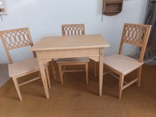 Tavolo Con Cassetto, Con Tre Sedie In Stile Tipo Arte Povera,in Legno Grezzo