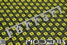 Ferrari emblema scritta segno