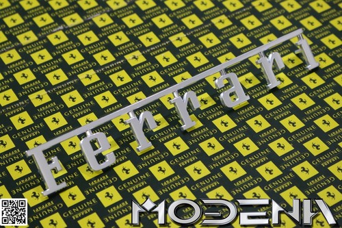 Ferrari emblema scritta segno
