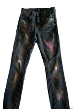 Jeans Dipinti a Mano con Effetto Vernice e Dettagli Strappati – Stile Streetwear