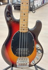 MUSICMAN STINGRAY usato corpo in frassino collo in acero tastiera in acero Su...