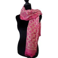 Sciarpa di seta nuova con