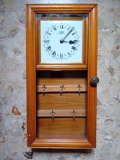 Orologio a cassetta con appendichiavi