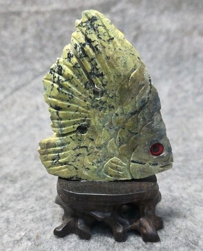 Statuina pesce pietra verde