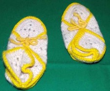 Scarpine da notte bimba, nuove, eseguite all'uncinetto, color rosa, finizioni in