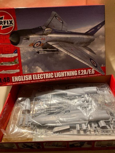 Airfix a09178 english electric - airfix,