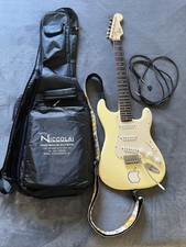 Chitarra Fender Squier  + custodia, tracolla e cavo