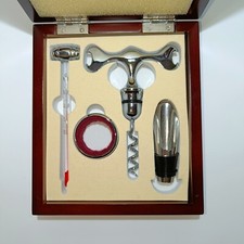 Set Elegante da Vino in Scatola di Legno con Cavatappi, Termometro e Salvagoccia
