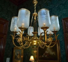 antico e imponente lampadario