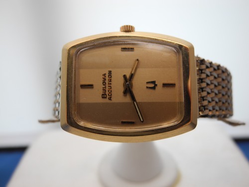 Bulova accutron 2210 - bulova,