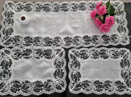 Set centrini con - set, ricamo