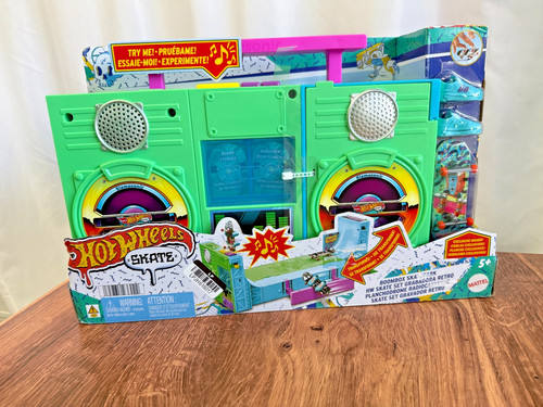 Hot wheels skate boombox - hot,