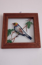 Uccellino dipinto colorato in