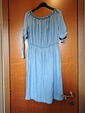 Abito azzurro a spalle scoperte in simil jeans 