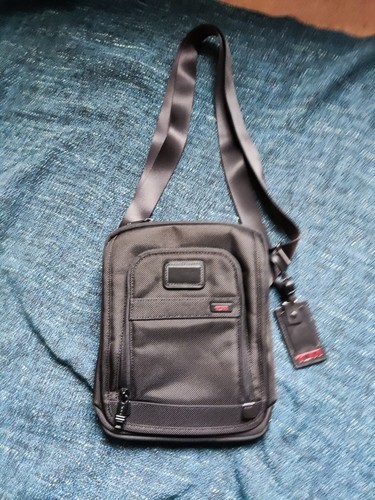Borsa tracolla tumi ipad - a,