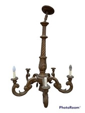 lampadario in legno dorato