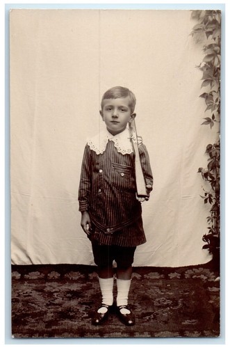 C1910 ragazzo con fucile - c1910's,