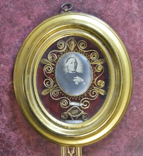 Relic reliquary reliquia - relic,